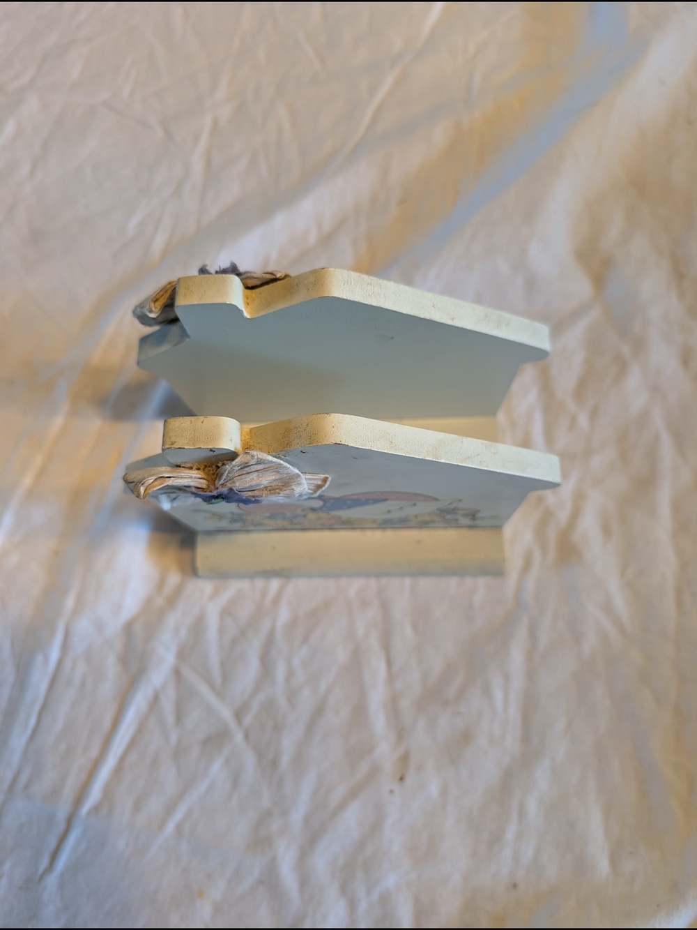 2/30$ Vintage White and Pastel Duck Napkin Holder - Picture 2 of 7
